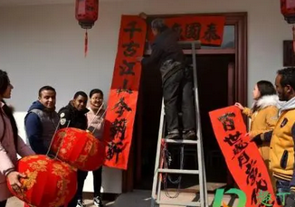 上联贴左边还是右边