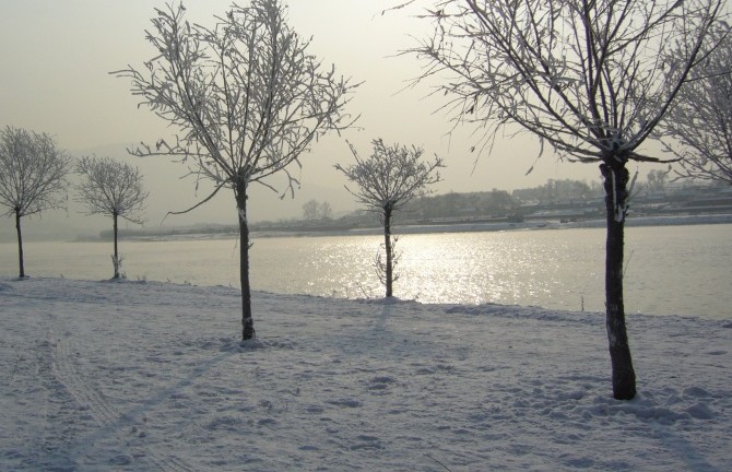 江边雪景 江边雪景